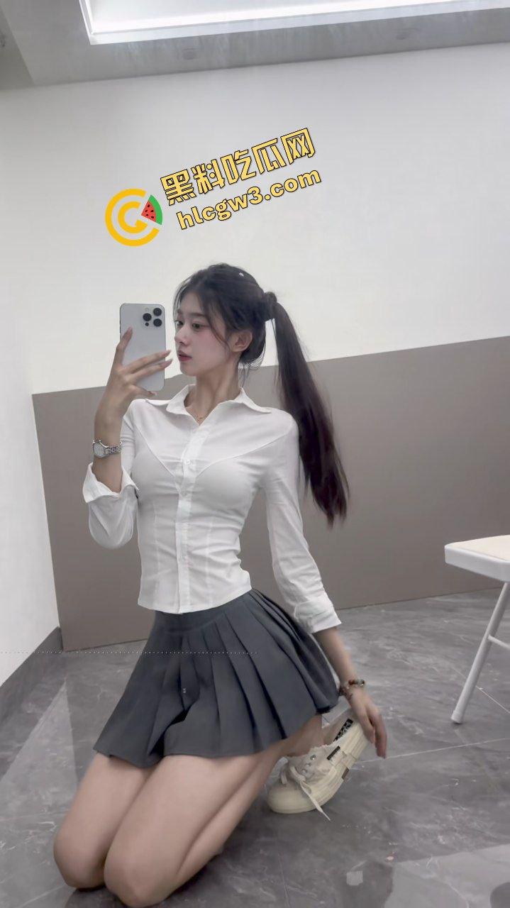 抖音小蛮腰蜜桃臀美腿御姐网红『小腰精i』猛男大哥前后体位爆插淫穴！高潮迭起痉挛抽搐！原创独家曝光！-5