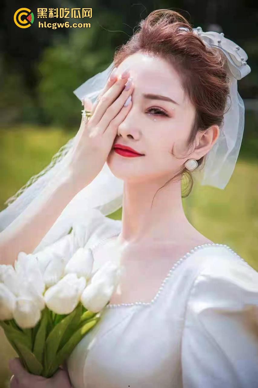 绿帽大瓜曝光!沈阳人妻『苗青凤』房产中介成公交车,独乐乐不如众乐乐,男人全城轮番上,这绿帽绿得发光!-3