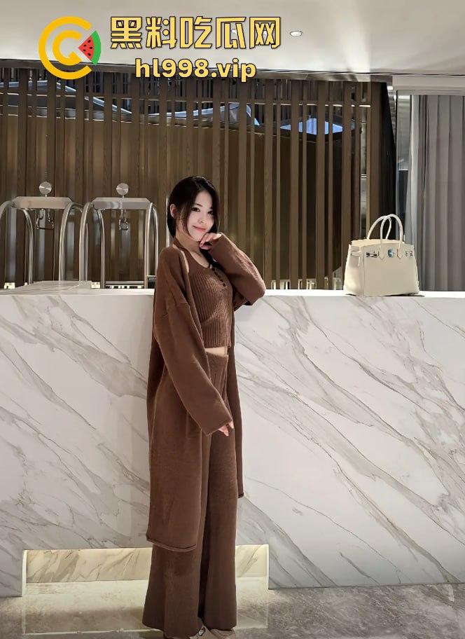 河南抖音小网红『王格格』遇上假富二代，幻想成阔太结果被骗光身子，做爱视频流出真是人财两空！-10