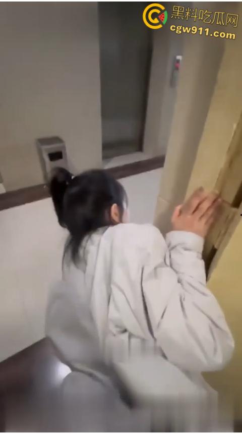 山东师范大学高颜值学生妹【徐璐】,在校下海低价卖逼,只需300就能狂操一次,堪称校园公交车 !-7