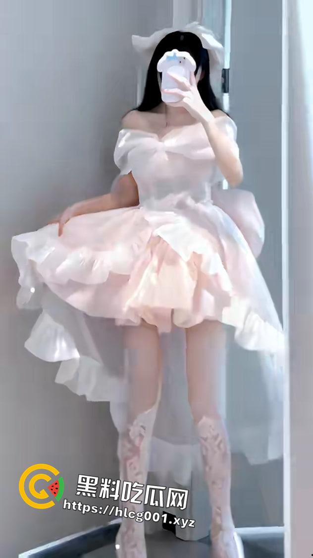 瓜友爆料！抖音230万粉丝网红【瑶瑶大仙女】线下和榜一大哥约会视频及一些列裸照被曝光 这身材一般人真顶不住阿-4