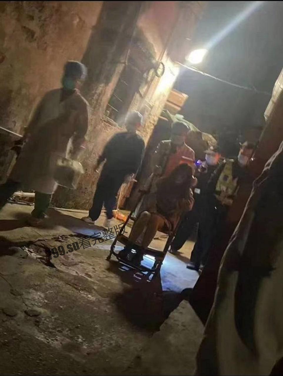 快餐妹子门前排队 身体顶不住叫 120！-2