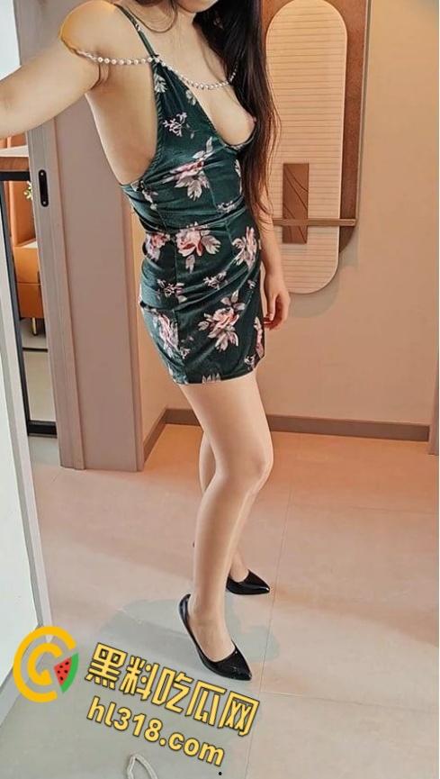 背着亲哥跟嫂子家里偷情，嫂子主动换上情趣丝袜，口交吃鸡黑丝诱惑，各种姿势爆操 !-3