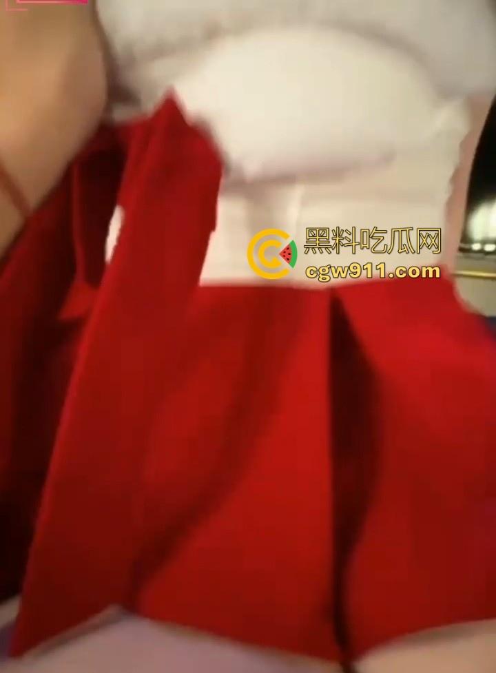 广州大学清纯女大【王肖琴】圣诞女仆情趣装约炮网友，白丝美腿诱惑调教，酒店激情全程无套！-6