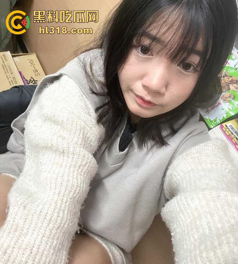 常州工商学院【黄文婧】可爱极品学生化身巨乳白虎小母狗，大胆揉奶自慰，哪知竟惨遭男友外流！-1