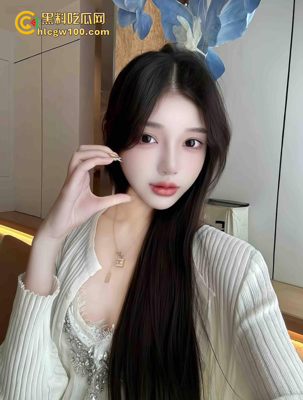 北京大哥路边发情当街怼，强按小姐姐头直接开搞，深喉怼到干呕，小姐姐手不知道该放哪，围观路人直看懵逼！-1