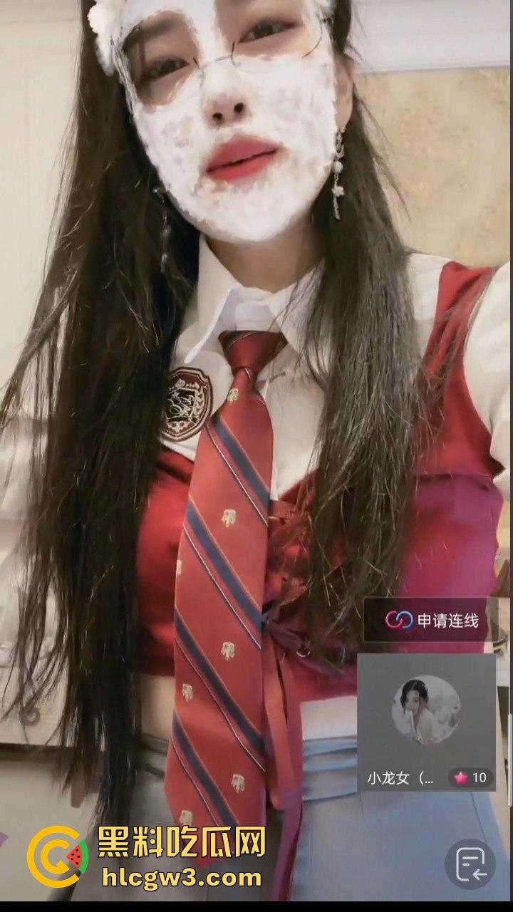 抖音网红『雅儿姐』直播玩重口 ，牛仔裤户外喷尿变喷泉，高潮喷水带屎上演离谱翻车，被超管现场拉闸！-1