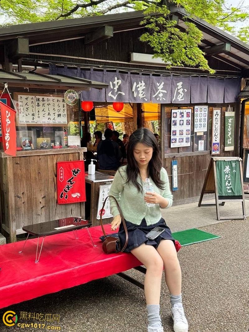 日本留学生【陈清怡】曲线玲珑美乳饱满，口技高超吞吐拉丝，翘臀圆润后入爆操，臀浪翻天！-3