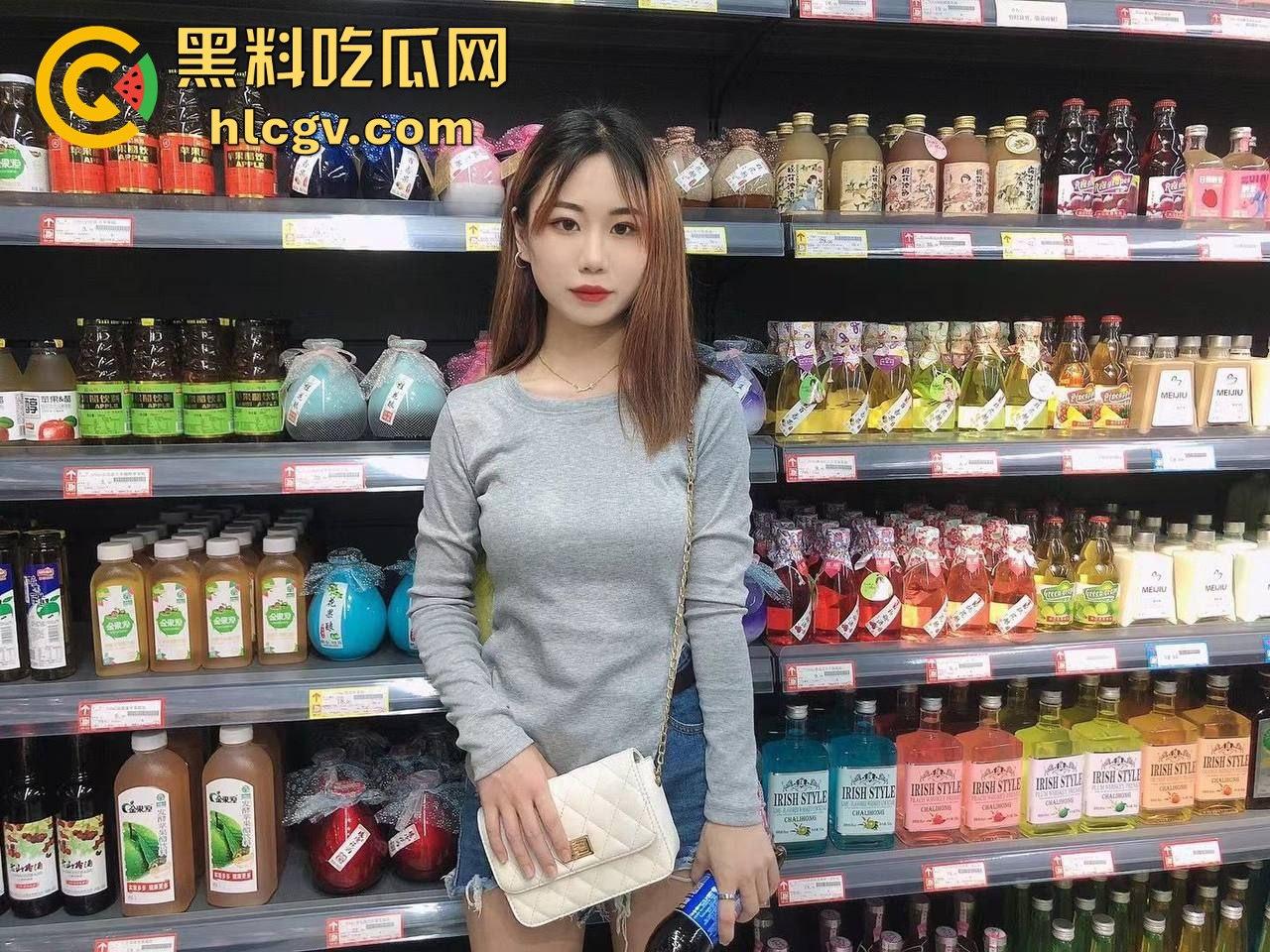 绿帽奴亲自分享女友【于长弘】怀孕口爆全过程！大肚子跪舔鸡巴，含着吸得嗨舔得那叫一个骚！-4