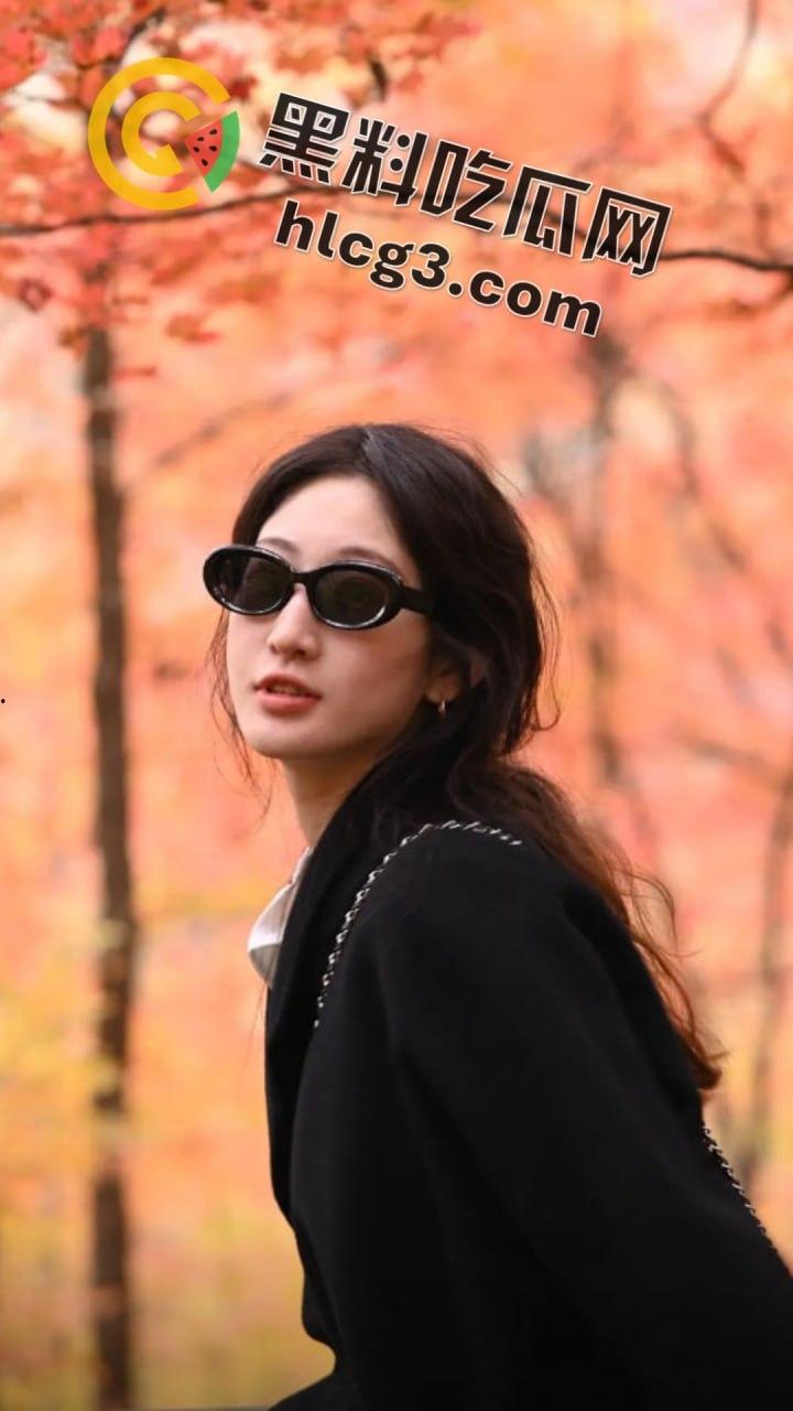 抖音网红『只有鱼刺』真空激凸舞蹈视频流出!长腿眼镜婊激情热舞乳头清晰可见!-10