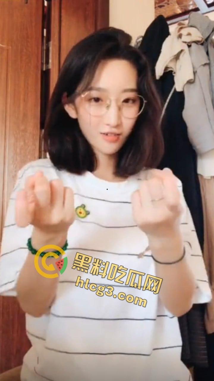 抖音网红『只有鱼刺』真空激凸舞蹈视频流出!长腿眼镜婊激情热舞乳头清晰可见!-11