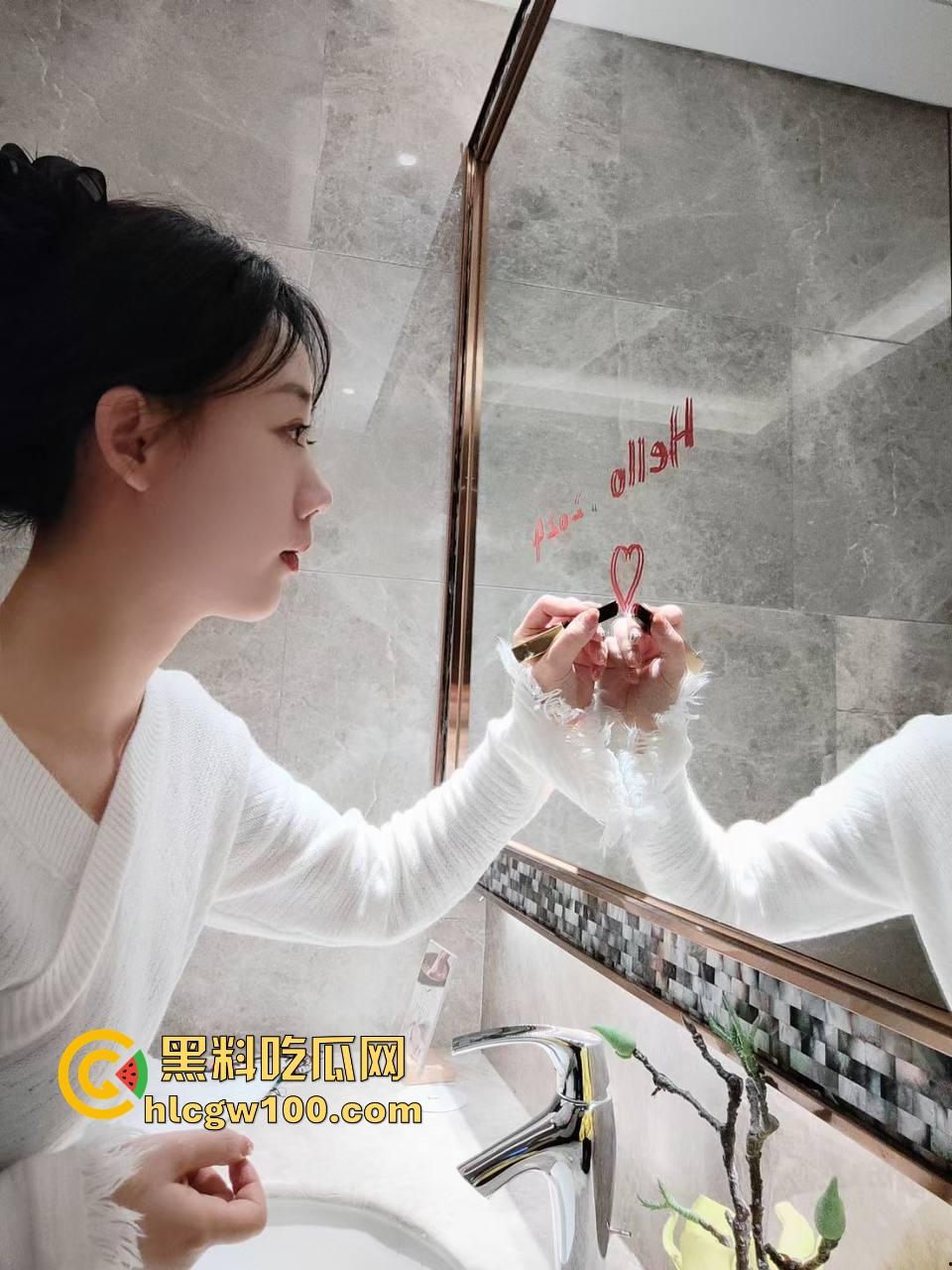 苏州极品气质女神【吴巧婷】被渣男调教成母狗，手拉牵引绳爆操后入内射，还送给兄弟轮流操着玩！-8