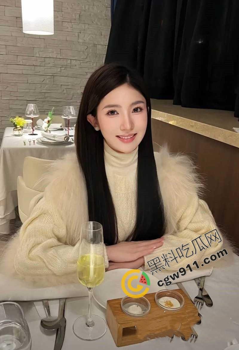 上海校园女神【李羡】被飞行员【孟飞】调教成淫荡小母狗，无毛嫩穴淫水横流，肉臀高翘欲死欲仙！-3