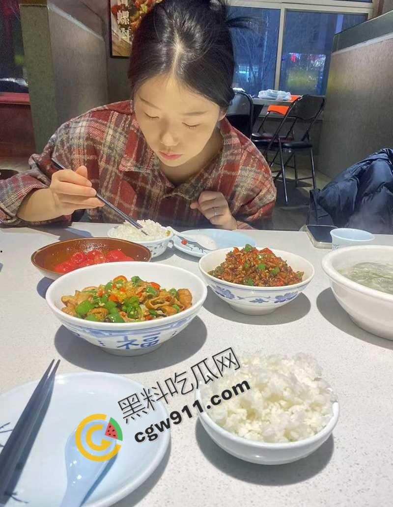 杭州00后小仙女【张倩文】私拍泄密流出,童颜巨乳大水逼,穿开档黑丝翘臀挨操,极品淫娃-1