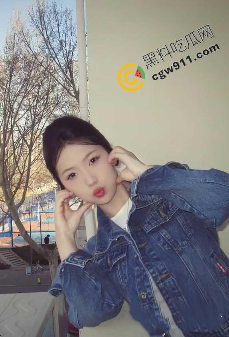 杭州00后小仙女【张倩文】私拍泄密流出,童颜巨乳大水逼,穿开档黑丝翘臀挨操,极品淫娃-2