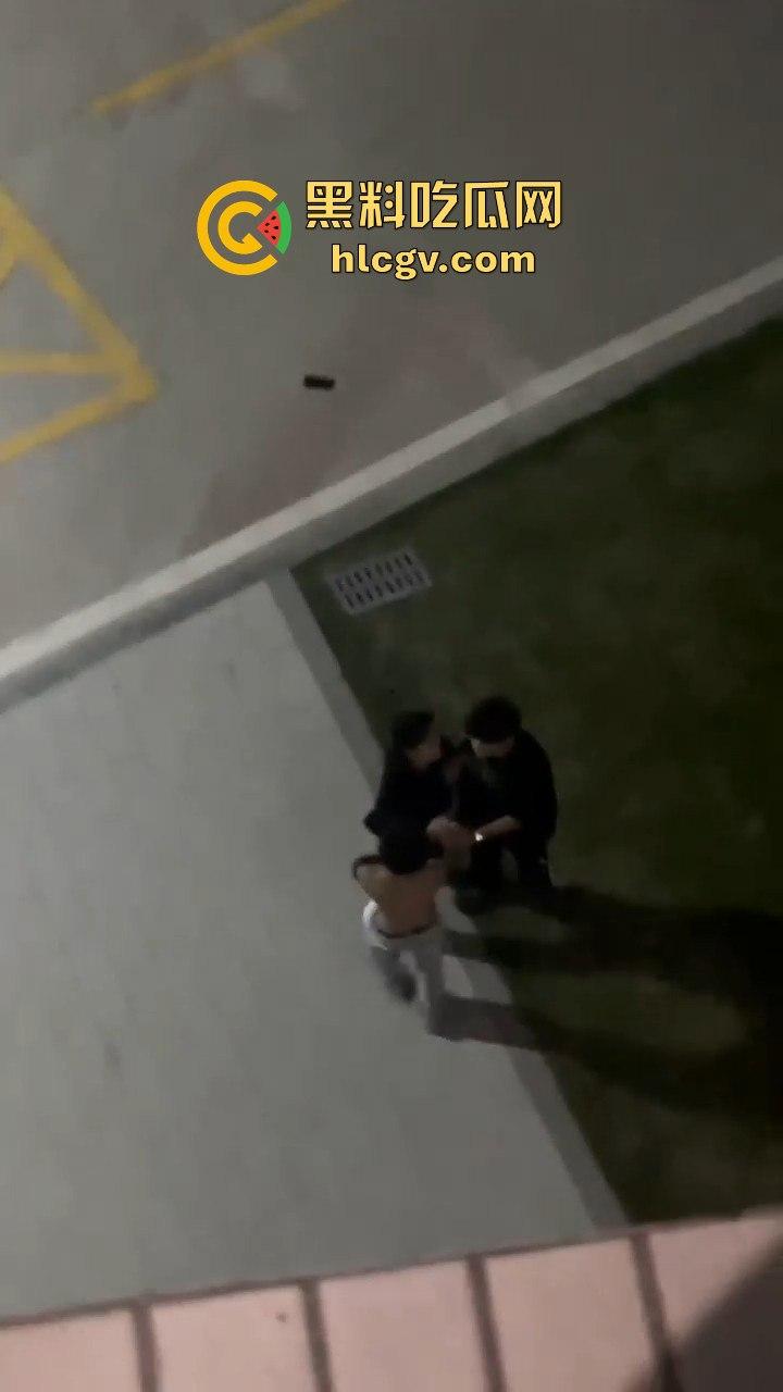 小仙女脚踏两条船惹怒男主，带小三校园漫步被逮个正着！原配男主怒揍一顿，小三还被安慰，真是个母0无疑！-6