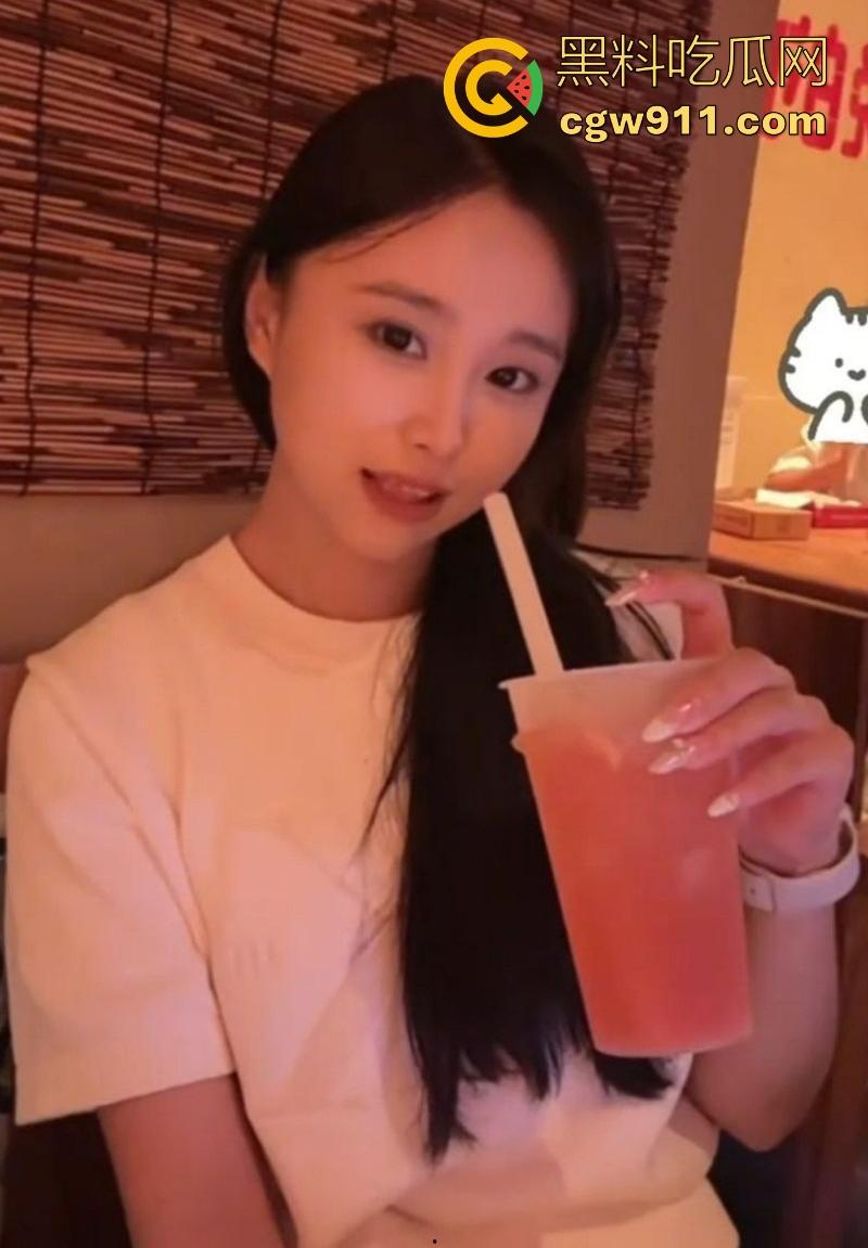 烟台大学清纯白月光学生会会长，清纯少女被捆绑滴蜡调教，男友无套猛操中出，内射特写十分诱人！-2