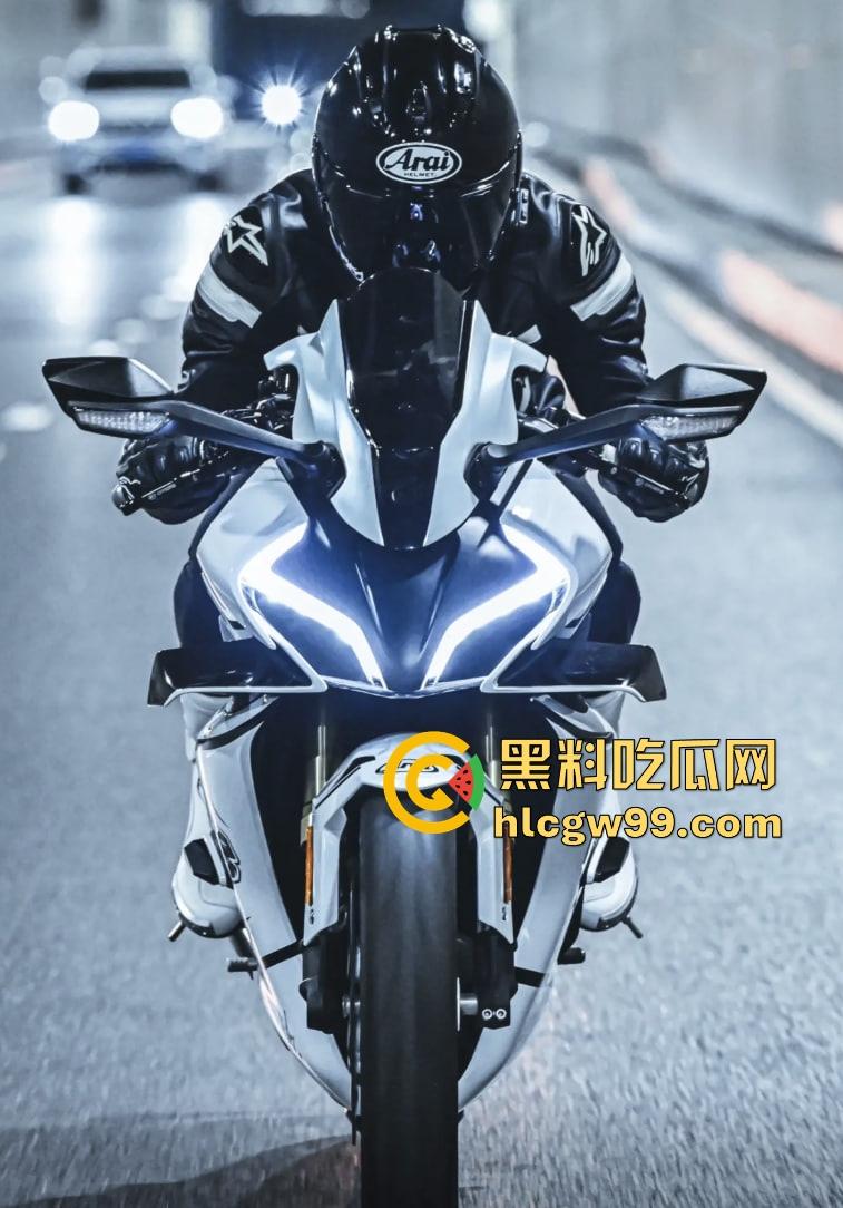 重庆22岁摩托博主【蓄意喵喵拳】抬头骑摩托玩命秀逆行甩头，受伤住院还水滴筹，这波操作真是秀到飞起！-10