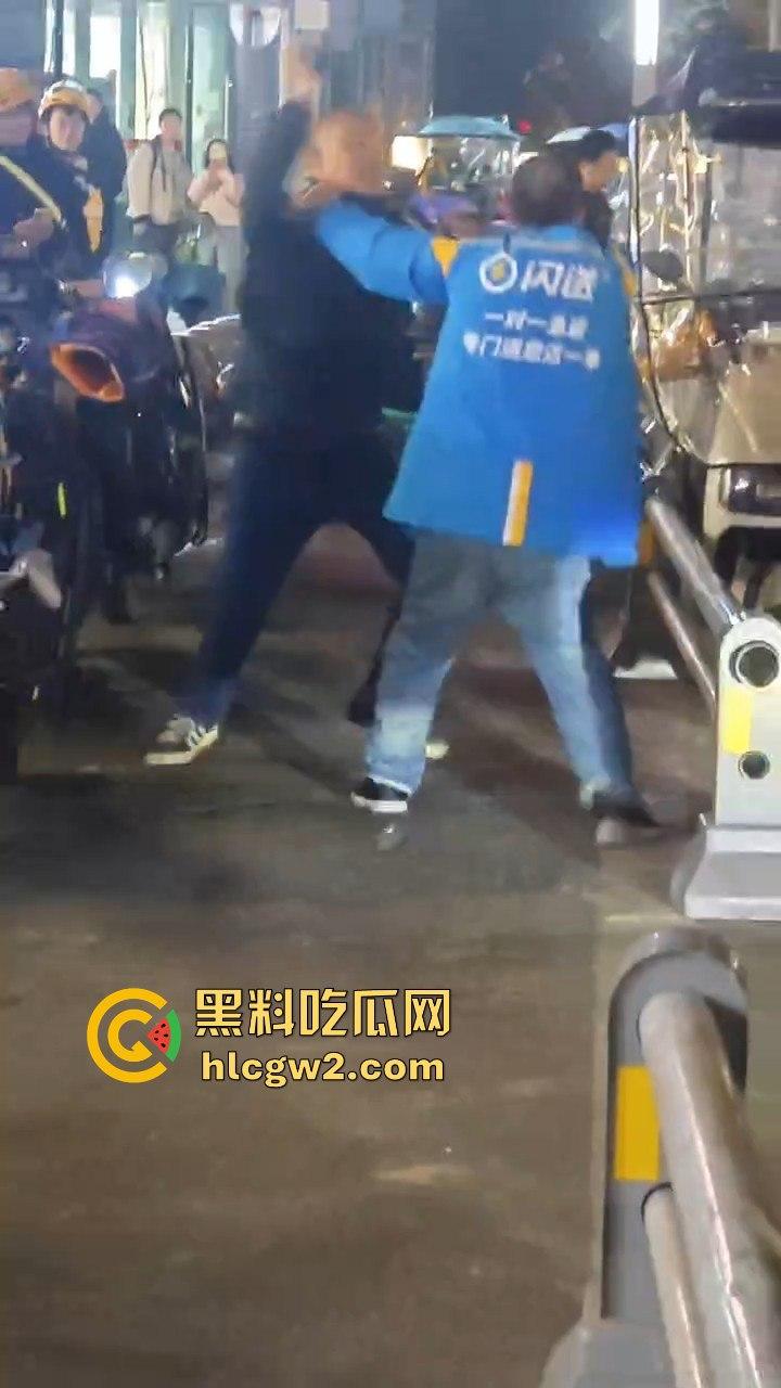 长沙小哥蛋糕送晚被砸头！顾客火力全开，手机爆头砸到满脸是血，迟到一分钟就挨这么狠？-9