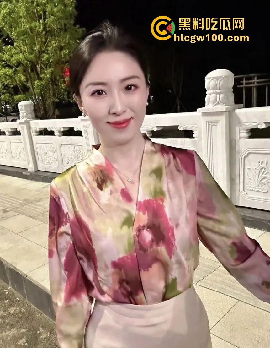 公园野战骚翻天，大姐饥渴难耐还想硬操，奈何大哥小弟弟趴着装死抢救无果，力不从心的尴尬看得人笑尿！-1