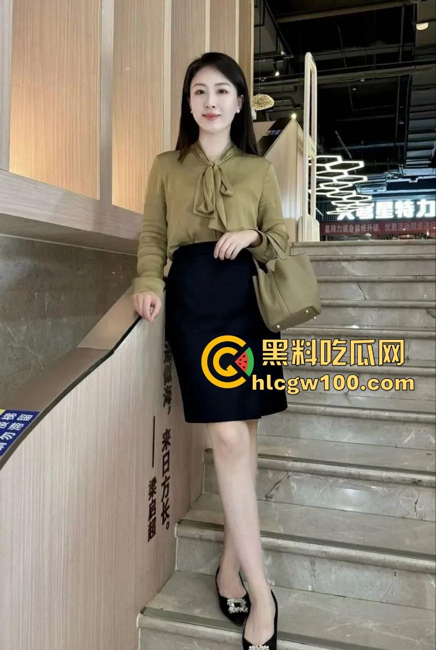 公园野战骚翻天，大姐饥渴难耐还想硬操，奈何大哥小弟弟趴着装死抢救无果，力不从心的尴尬看得人笑尿！-10