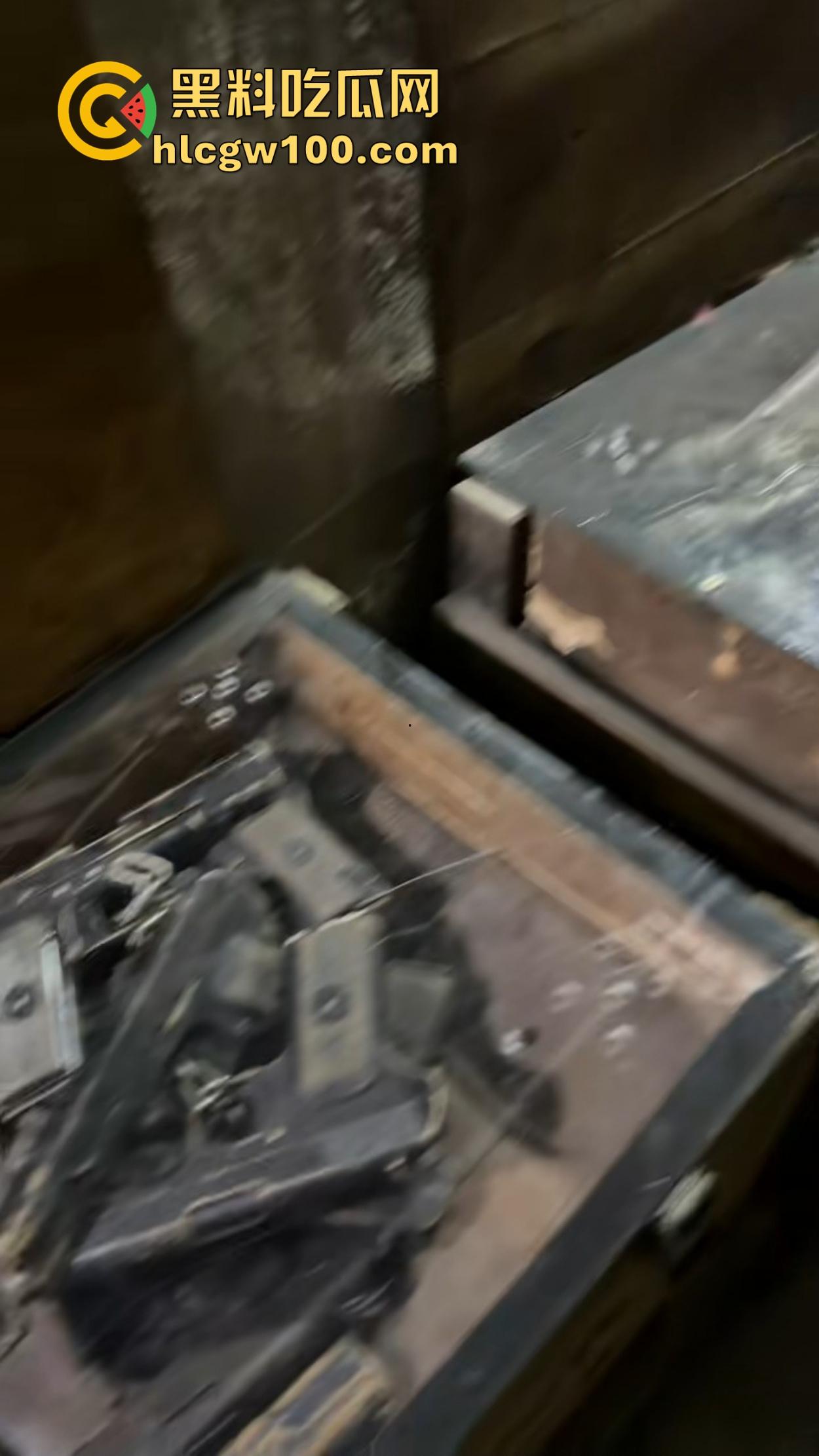 抖音巨乳网红【小厨娘美食记】惊悚回归，越南地下室视频曝光，军火库细节疑似绑架性奴案！-17