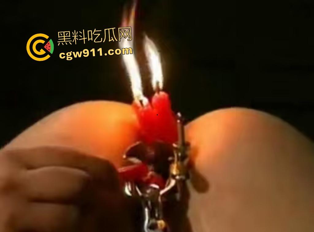 欧美女子猎奇玩法！双洞扩张开阴，点燃蜡烛滴阴道，火辣痛爽交织，火烧得越大，逼越爽！-2