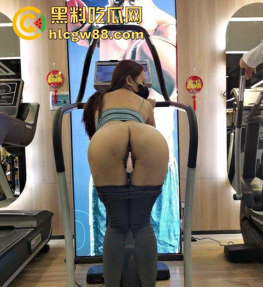 爱健身的眼镜妹在深圳某健身会所里大秀身材 边健身边自慰沉浸其中不顾旁人 也是个奇女子！-6