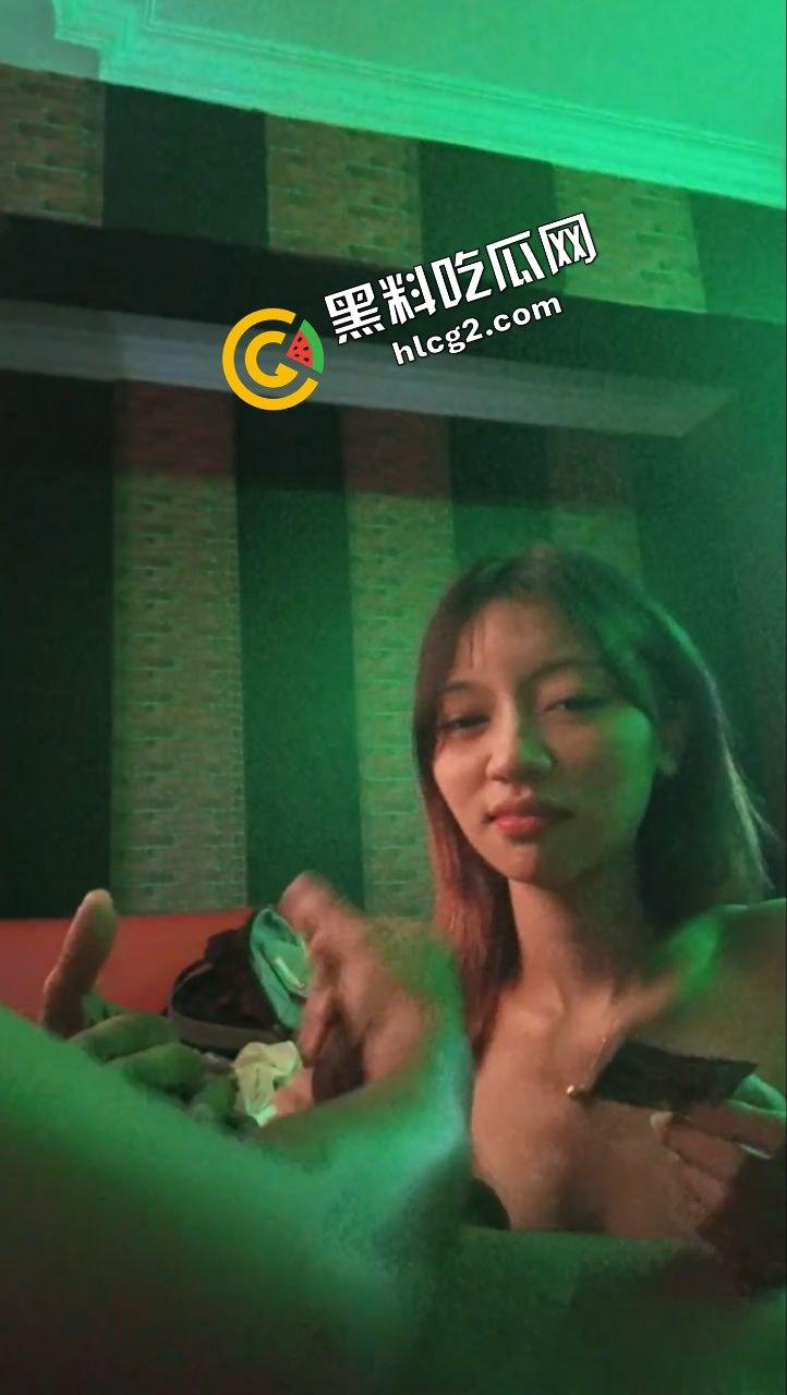 瓜友投稿 在缅甸亚太城上班的若开邦女孩 跟男友酒店做爱视频遭泄密曝光 玩的很花还很骚！-7