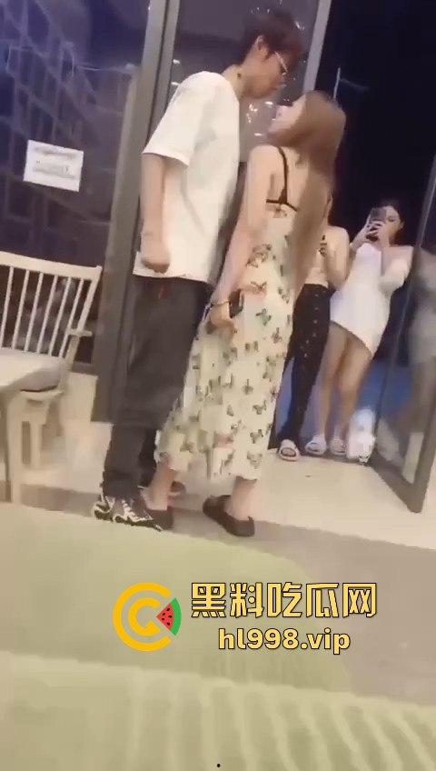 某红书的集美们炸了！好战友被臭男人暴打，结果竟是她乱吐口水惹的祸？-1