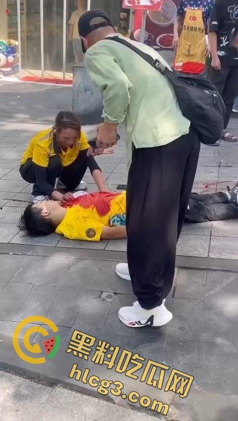 重庆南坪区男子因情感纠葛怒捅前妻现男友,血溅街头引发路人围观!-3