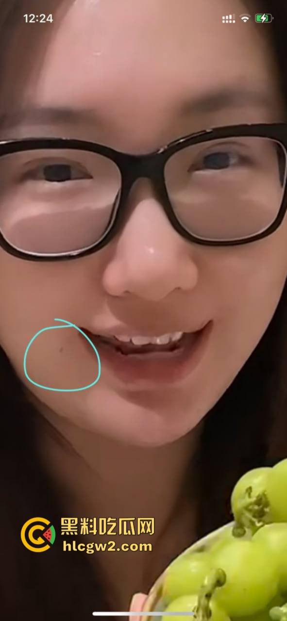 快手百万粉丝女神主播【卿卿】下海 粉嫩小穴和乳头让人大饱眼福 360度展示完美身材 私密处特写合集-2