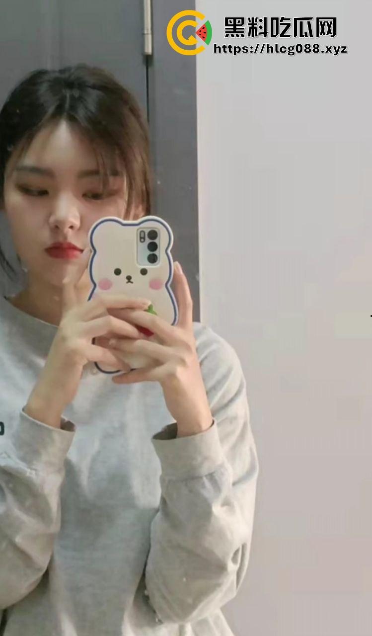 阜阳小骚狗反差烂货【张涵余】嫩脸勾人,背地里逼洞被男人捣烂,男友连毛都没碰过!-5