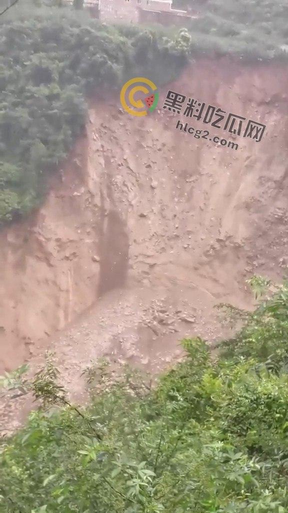 四川雅安汉源县暴雨肆虐：30余人失联，灾后现场触目惊心-2