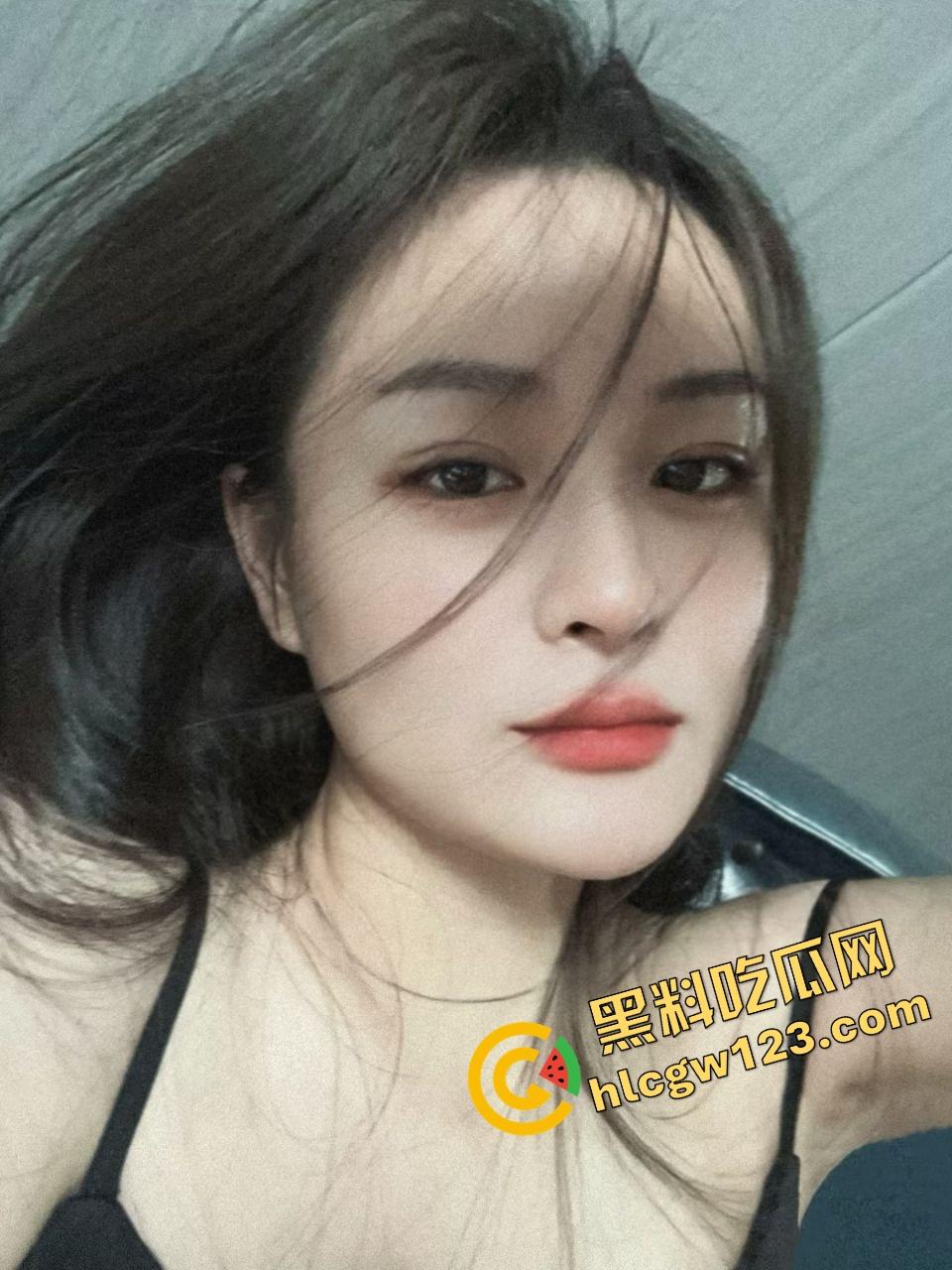 抖音主播『小苏苏』戴口球套狗链穿黑丝直播热舞,被举报下播,家人们刚硬,结果被狗逼毁了!-3