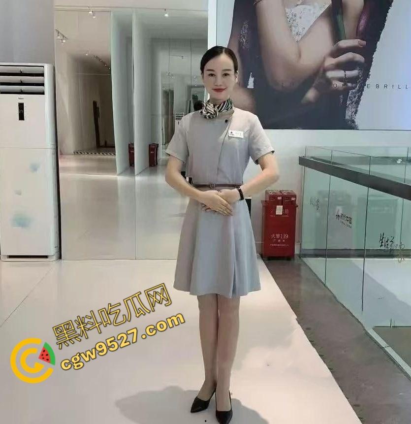 珠海华发集团售楼小姐卢小专色诱主管被曝！原配将聊天记录与出轨视频怒发其工作群，公司内部瞬间炸锅-9