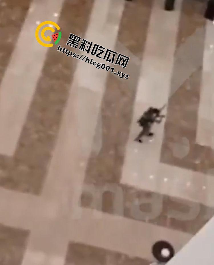 俄罗斯莫斯科附近克洛库斯市政厅枪击事件 特种部队突袭大楼大战恐怖分子  死亡上百人 遍地尸体 现场直达-2