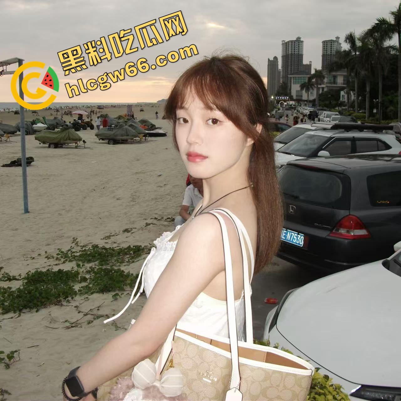 郑州顶级人妻母狗【罗悦心】骚穴夹振动棒浪叫，一字马张腿肛塞狂插，榨精颜射全程拍片，她活着就是用来操！-5