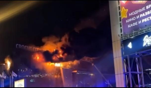 俄罗斯莫斯科附近克洛库斯市政厅枪击事件 特种部队突袭大楼大战恐怖分子  死亡上百人 遍地尸体 现场直达-7