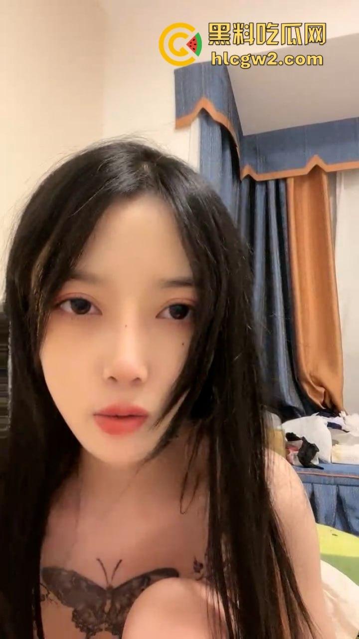 独家爆料！顶级校花颜值女神【小蝴蝶会飞】下海黄播露脸收费房福利 大长腿道具自慰狂插！-10