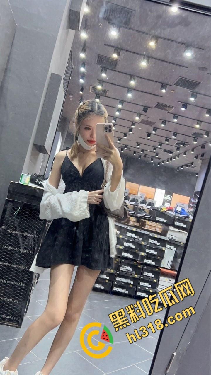 高颜值情侣露脸激情啪啪，女主跪在地上含情脉脉的吞吐，后入小骚穴娇喘连连，男友都要被榨干了 ！-3