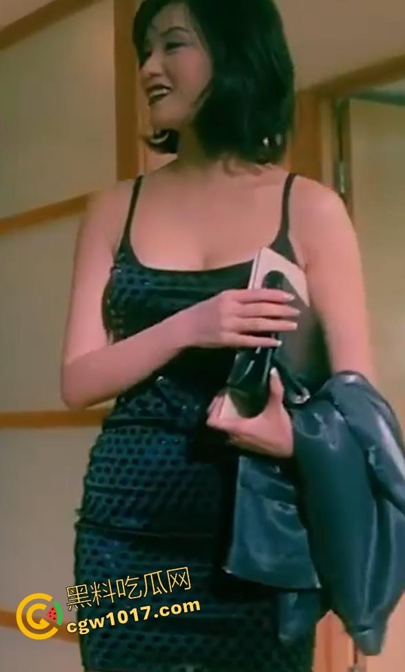 香港三级片女王【彭丹】靠着36F大奶一脱成名，如今天当上了干部，中国影视从此少了一位三级片女王，又多了位无关紧要的院长！-9