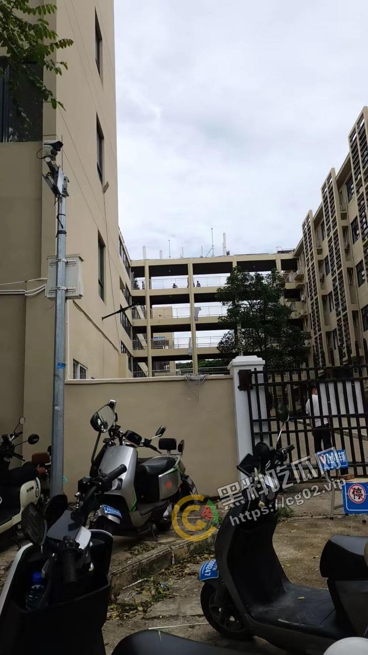 三亚学院北 25 持刀捅人！殡仪馆直接把人拉走了，警方反复侦察！连隔壁看热闹都逮捕！疑似是外卖引发的刀杀？-4