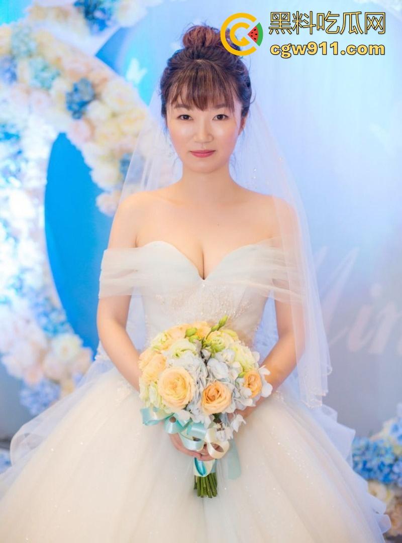 浙江新婚少妇卖淫丑闻曝光，大尺度聊天勾引摄影师，这逼结婚了还是这么不老实，500元出卖肉体，狂插骚逼内射中出！-11