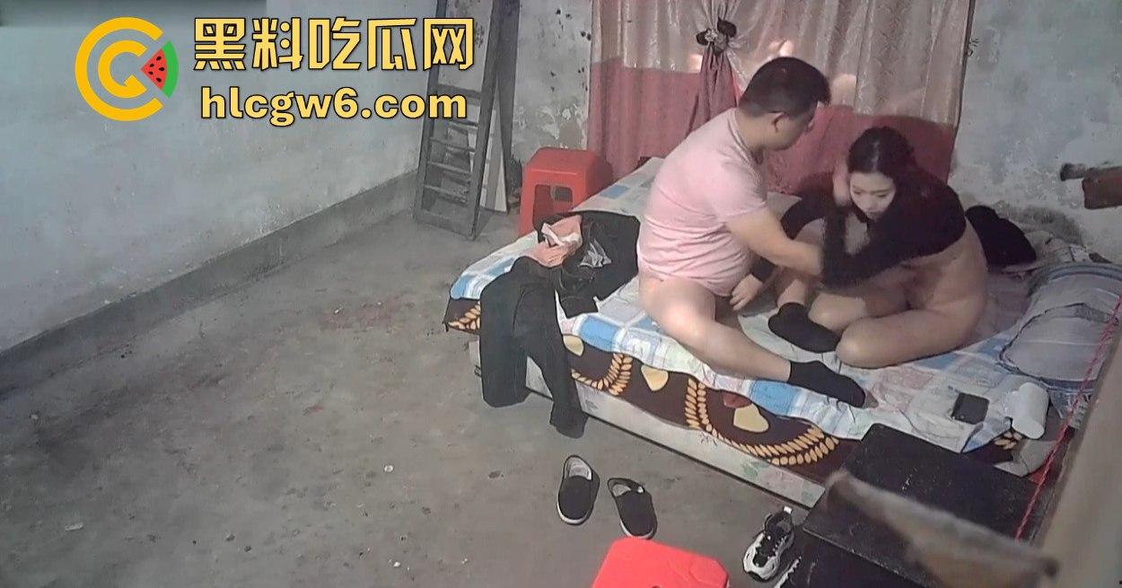 监控偷拍曝光 站街女怒接小鸟胖男百元一炮 75下秒完 平均每下1块3 兄弟真是按秒计费的性价比之王！-14