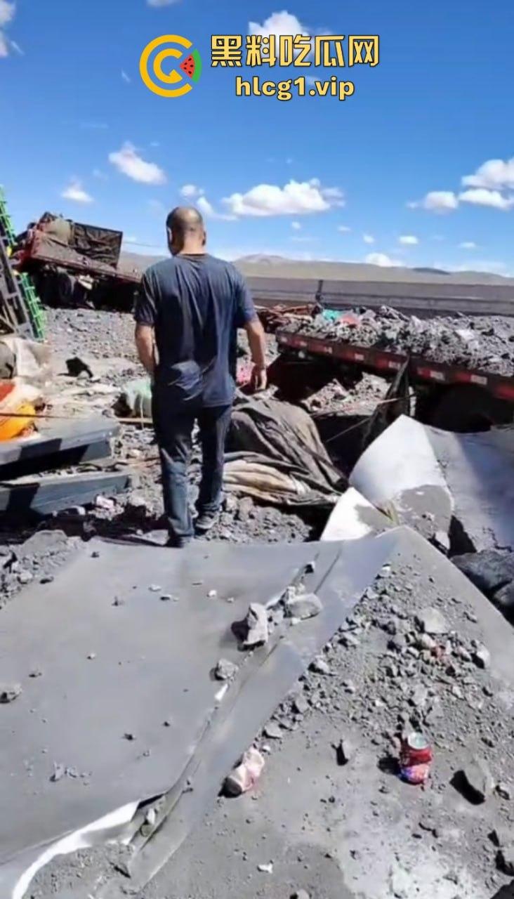 让人揪心！宁夏到西藏安多山高速公路发生惨烈事故 挂车相撞现场一片狼藉-3