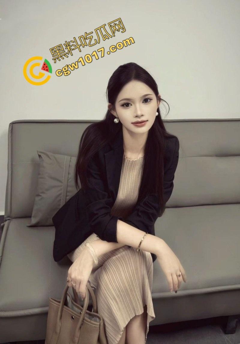 贵州人妻【陈嘉怡】肉欲视频曝光全网，肥臀乱颤奶波荡漾，春情迷离浪叫不断，粗屌深入湿穴狂操，欲火熊熊燃遍网络-1