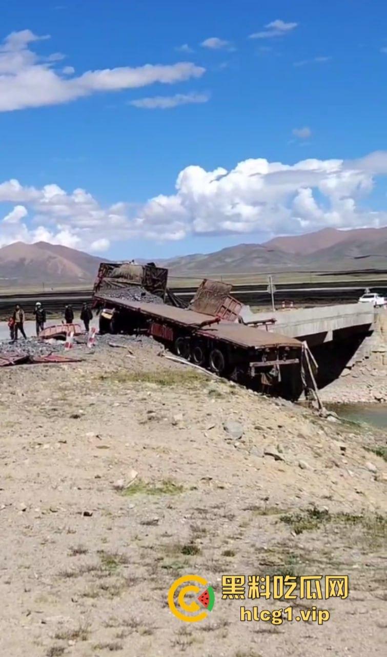 让人揪心！宁夏到西藏安多山高速公路发生惨烈事故 挂车相撞现场一片狼藉-6