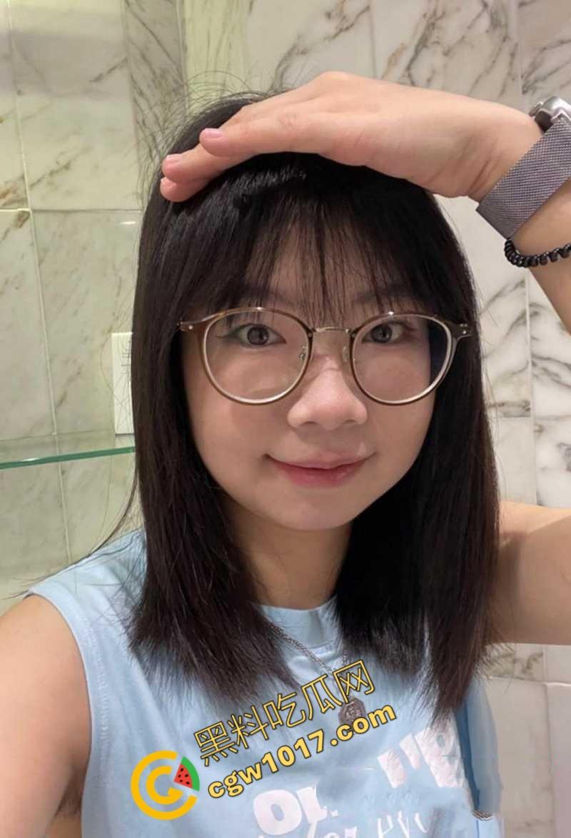 江苏清纯眼镜妹与男友不雅视频曝光！雪白奶子，蜜穴水嫩，淫姿骚态犹如服食春药，惊爆网友眼球！-1