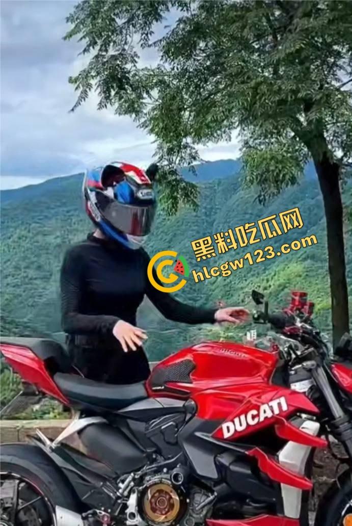 【小猪猪】骑出最后一程，益阳女骑士飞出数米，当场噶了她不飙了，我们也不敢看了！-6